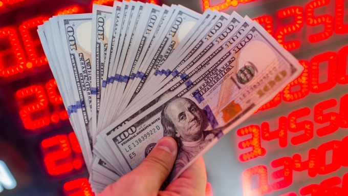 一覺醒來巨頭突“跳水”，發生什么？